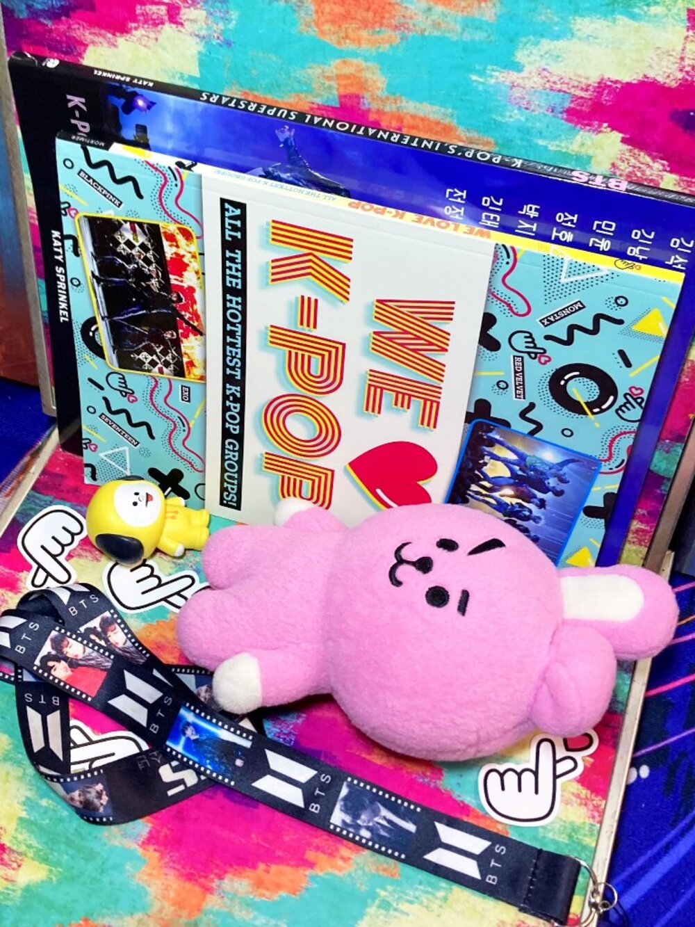 K-POP MUSIC LOT - BTS * TWICE - POSTER , BOOKS , STICKERS, TOYS - KPOP MIXED LOT - Picture 2 of 13